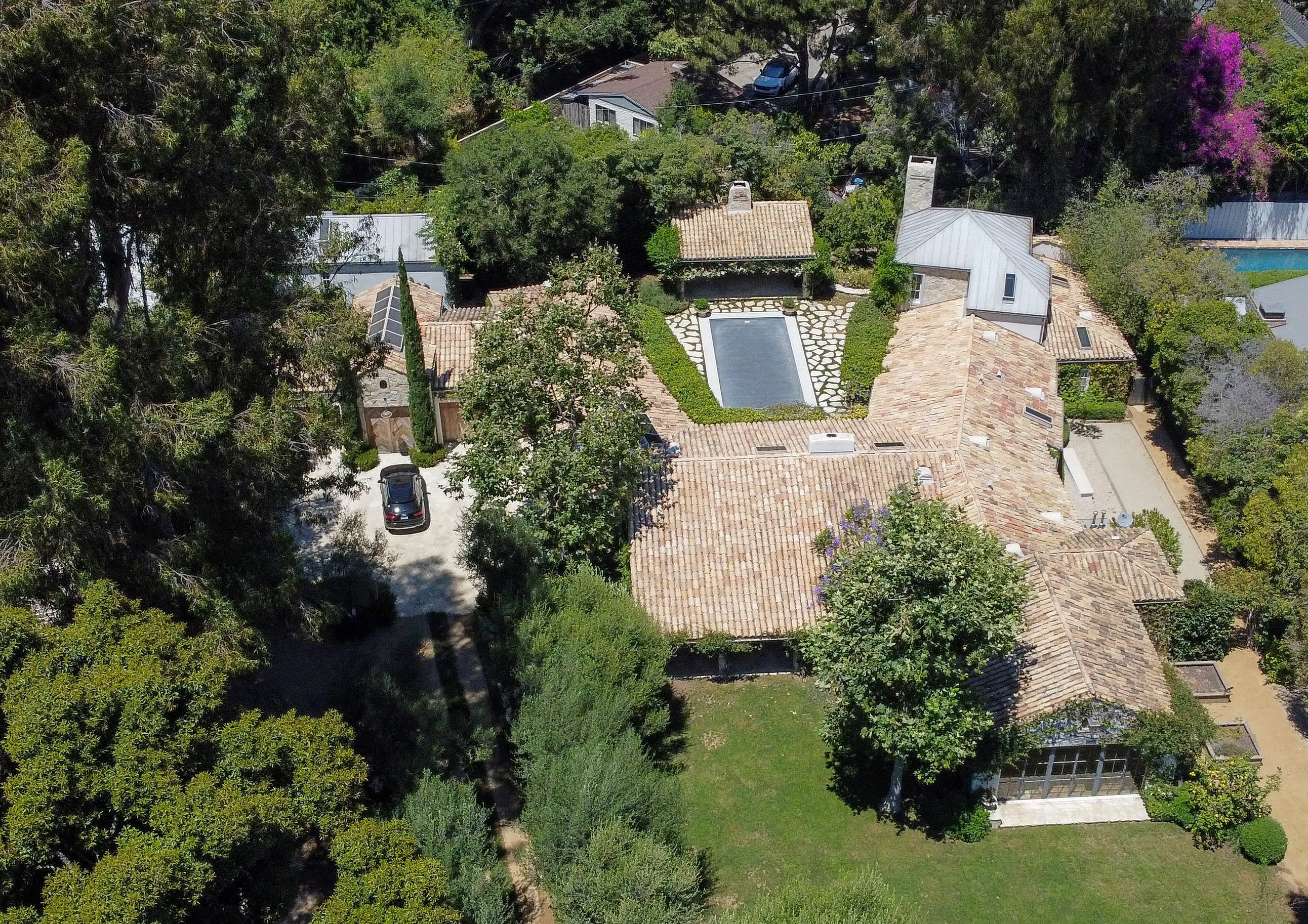 Vista aérea da casa de Ben Affleck, avaliada em US$ 20 milhões.